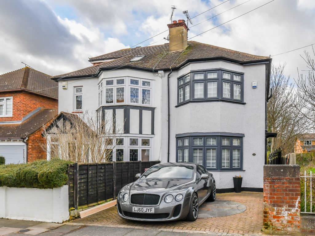 3 bed semidetached house for sale in Flemming Avenue, LeighOnSea