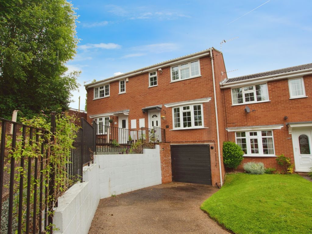 3 bed terraced house for sale in Dellwood Close, Carlton, Nottingham