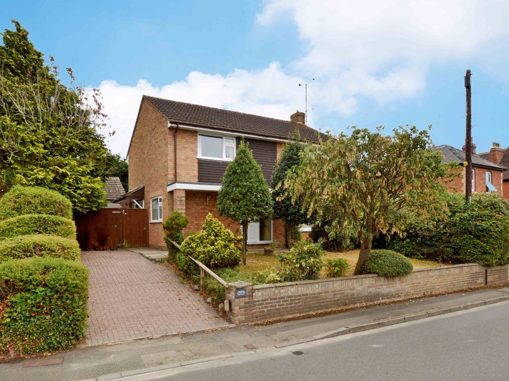 4 bed detached house for sale in Green Lane, Hucclecote, Gloucester GL3
