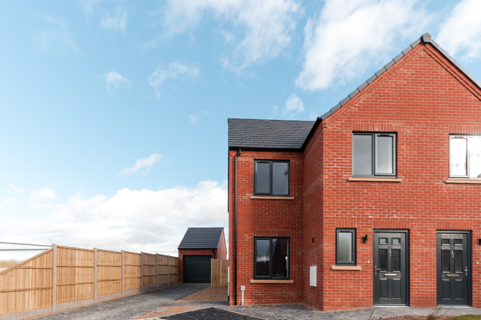 3 bed semidetached house for sale in Bluebell Way, Westfield Park