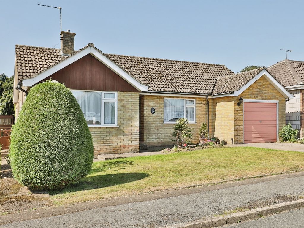2 bed detached bungalow for sale in Hillside, Swaffham PE37 Zoopla