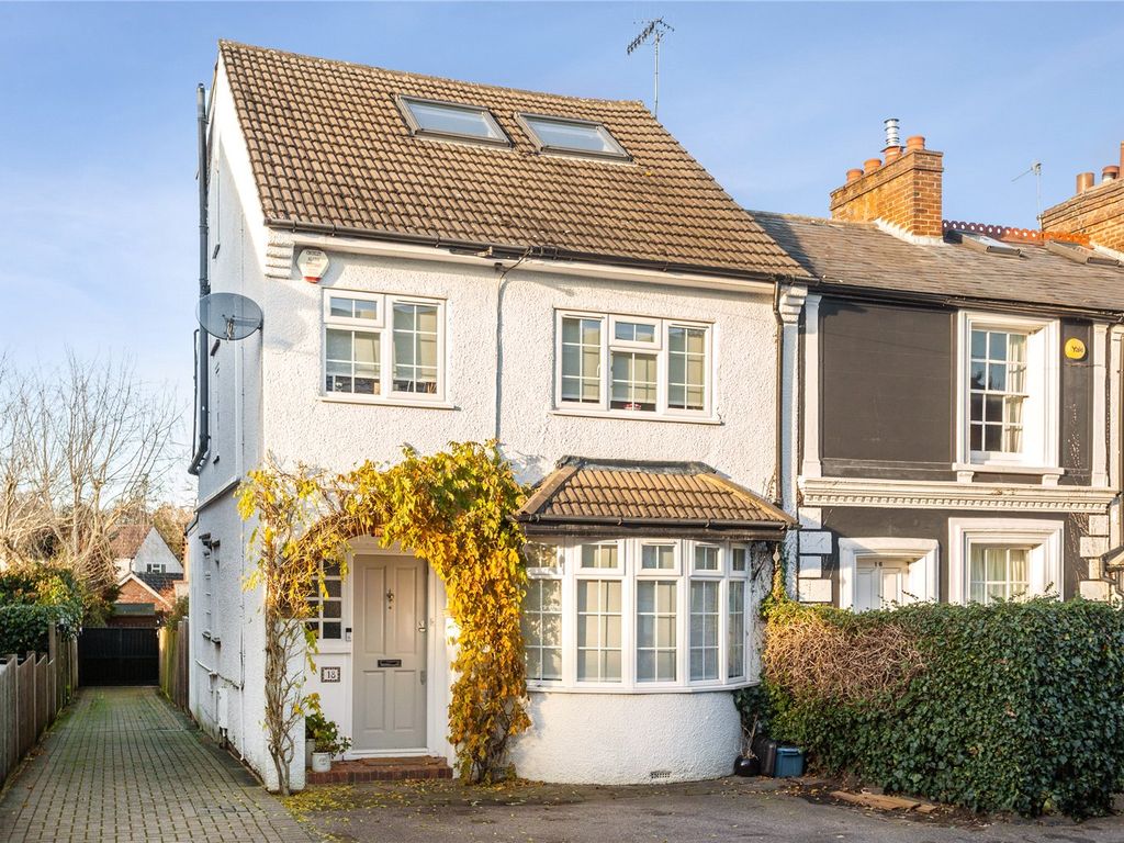 3 bed end terrace house for sale in Springfield, Bushey Heath, Bushey
