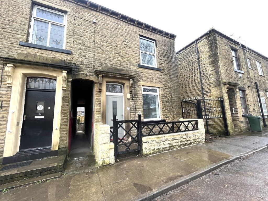 2 bed property for sale in Moorcroft Road, Tong, Bradford BD4 Zoopla