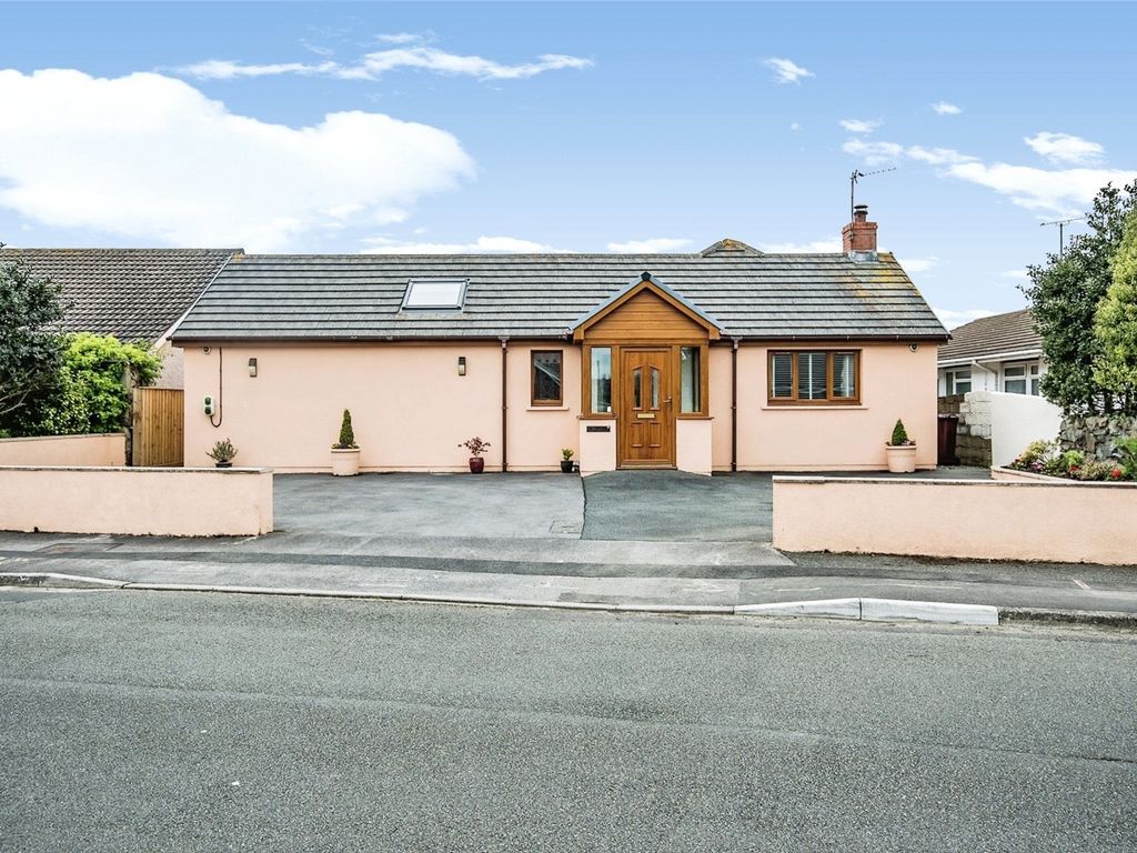 4 bed bungalow for sale in Westhill Avenue, Milford Haven