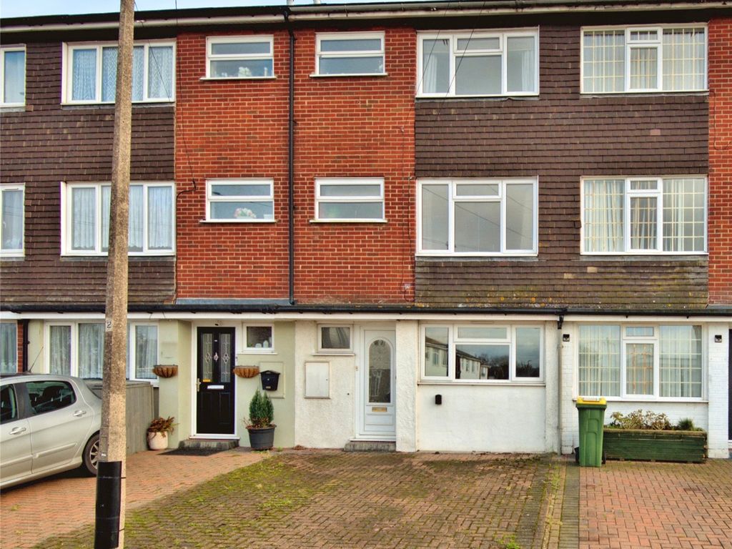 3 bed terraced house for sale in Bobbing Close, Rochford, Essex SS4, £