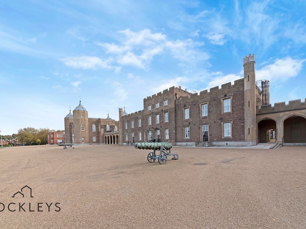 2 bed mews house for sale in Ashmore Road, Woolwich SE18 Zoopla