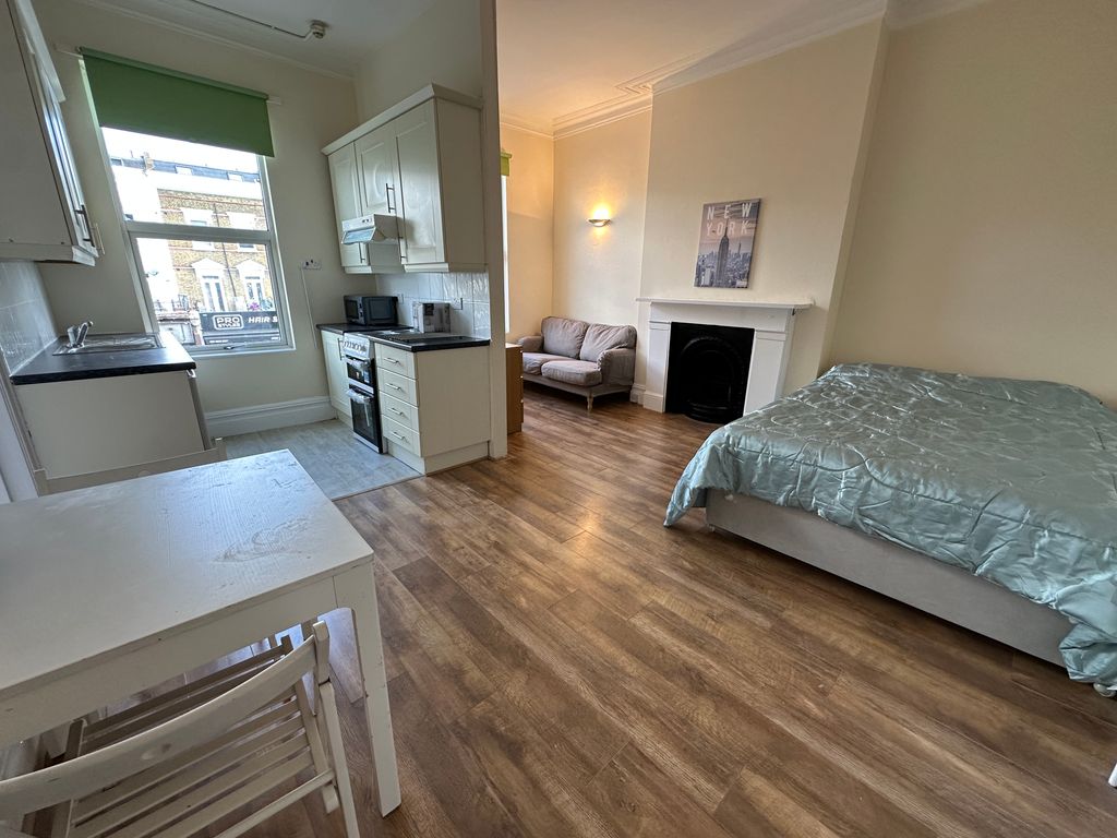 Studio to rent in Uxbridge Road, Shepherds Bush W12 Zoopla