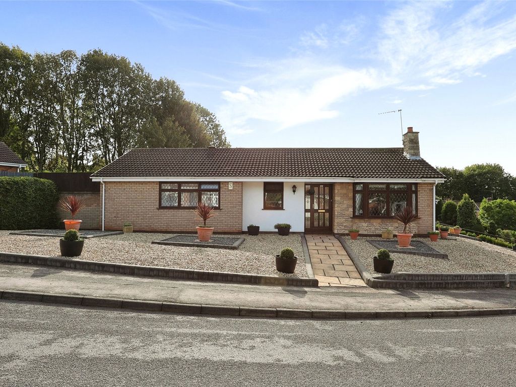 3 bed bungalow for sale in Grassholme Drive, Loughborough