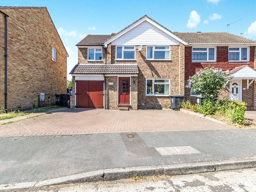 4 bed semidetached house for sale in Cobdown Close, Ditton, Aylesford