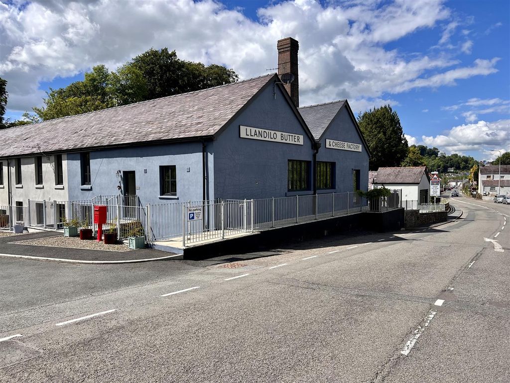 4 bed semidetached house for sale in Heol Cennen, Ffairfach, Llandeilo