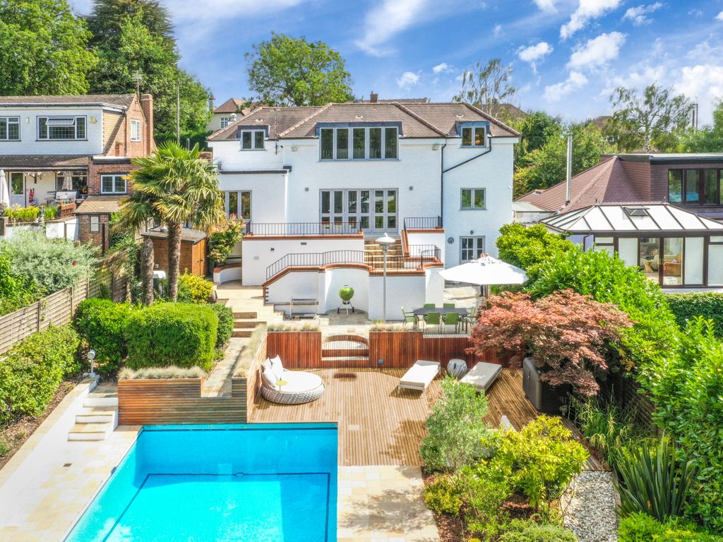 4 bed detached house for sale in Cuffley Hill, Waltham Cross EN7, £