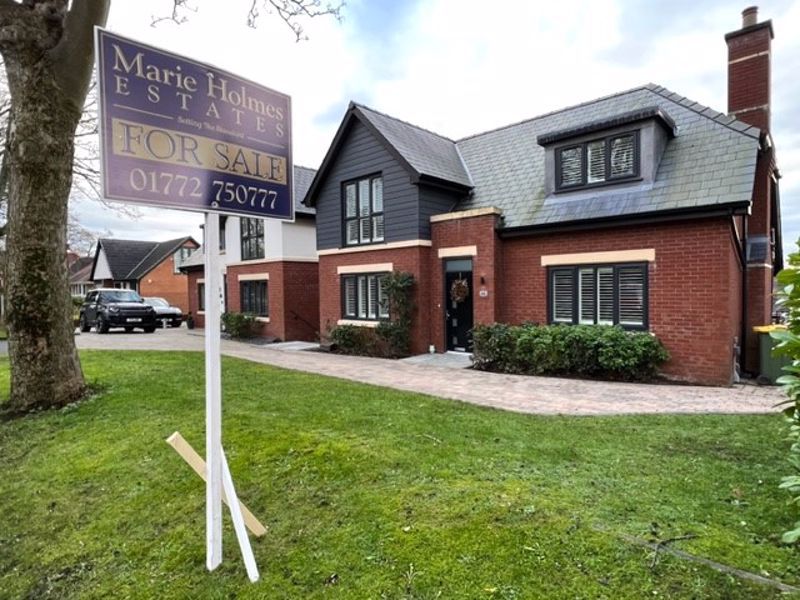 4 bed detached house for sale in Egerton Road, Ashton, Preston PR2, £