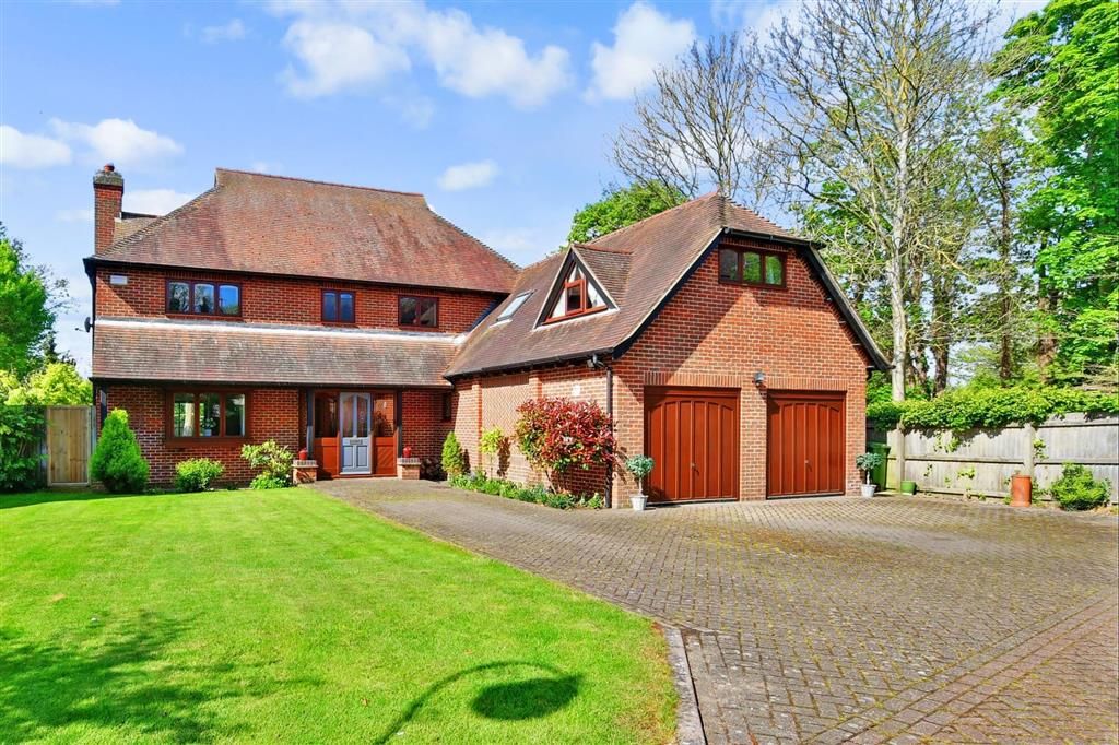 5 bed detached house for sale in New Hall Close, Dymchurch, Romney