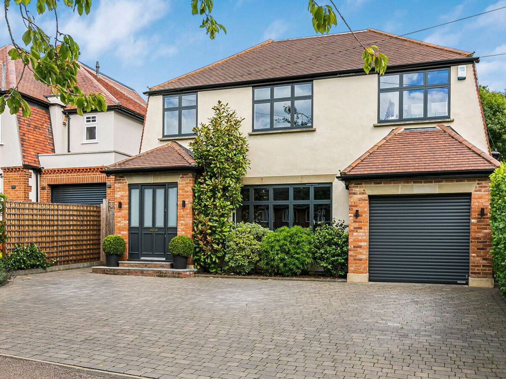 4 bed detached house for sale in Bradmore Way, Brookmans Park, Hatfield