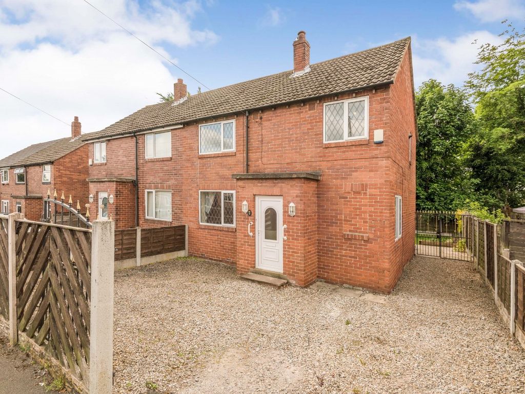 3 bed semidetached house to rent in Manor Crescent, Rothwell, Leeds