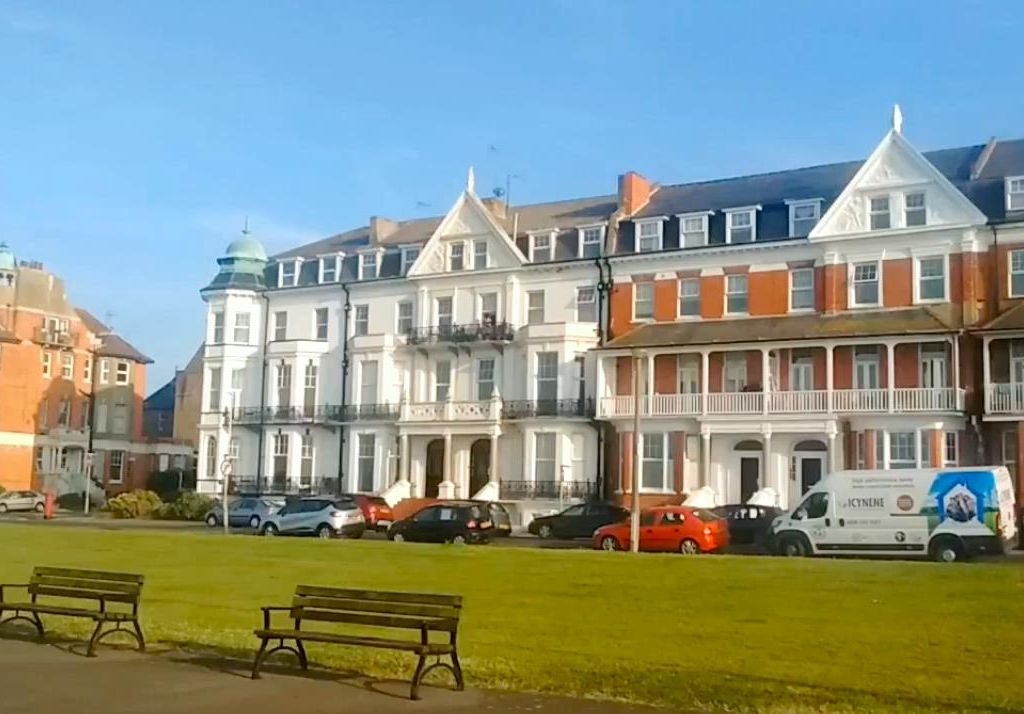 2 bed flat to rent in Lewis Crescent, Cliftonville, Margate CT9 Zoopla