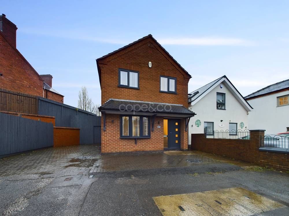 3 bed detached house to rent in Derby Road, Ripley, Derbyshire DE5, £