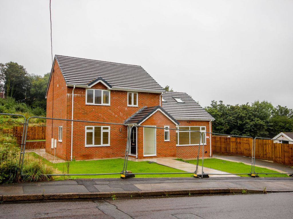5 bed detached house for sale in Pentwyn Road, Trinant, Crumlin