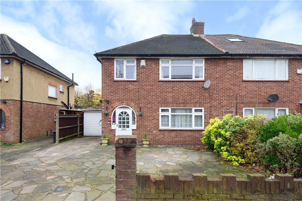 3 bed semidetached house for sale in Field End Road, Ruislip
