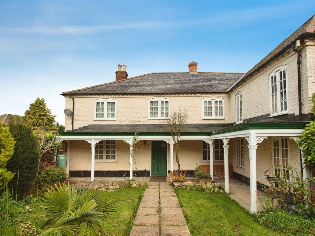 3 bed cottage for sale in Catherine Court, Shrewton, Salisbury SP3, £