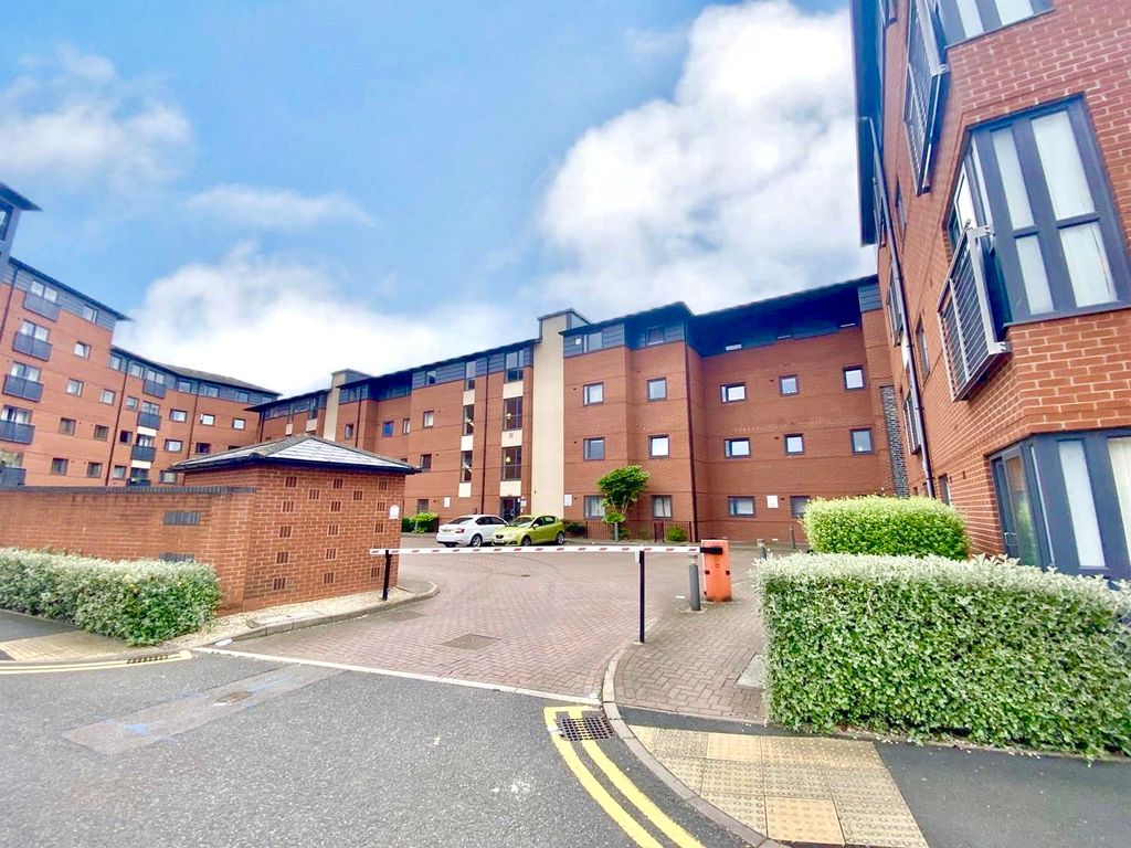 2 bed flat to rent in Broad Gauge Way, Wolverhampton City Centre