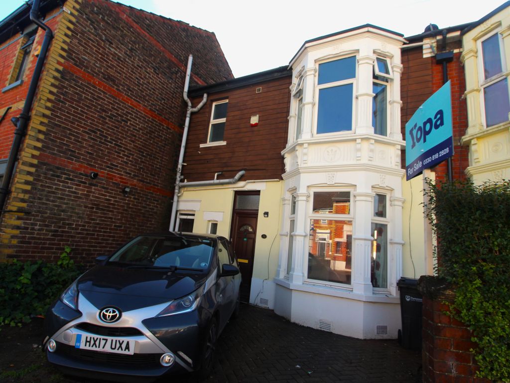 4 bed semidetached house to rent in Knowsley Road, Cosham, Portsmouth