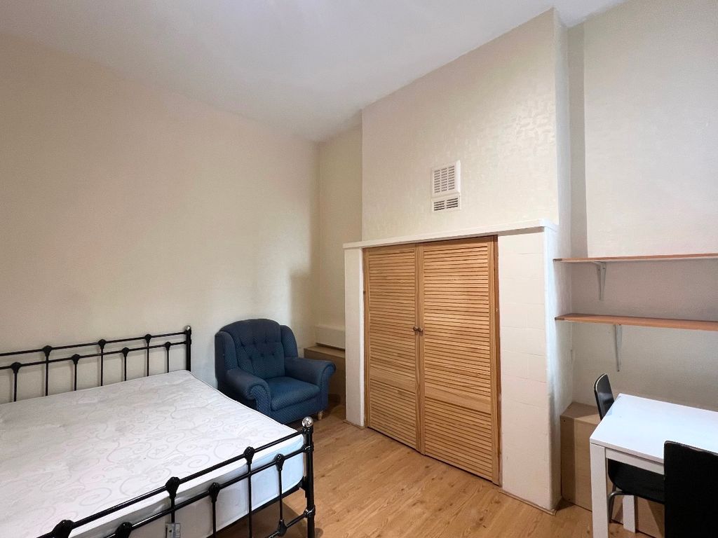 Studio to rent in Finchley Road, London NW3, £1,300 pcm Zoopla