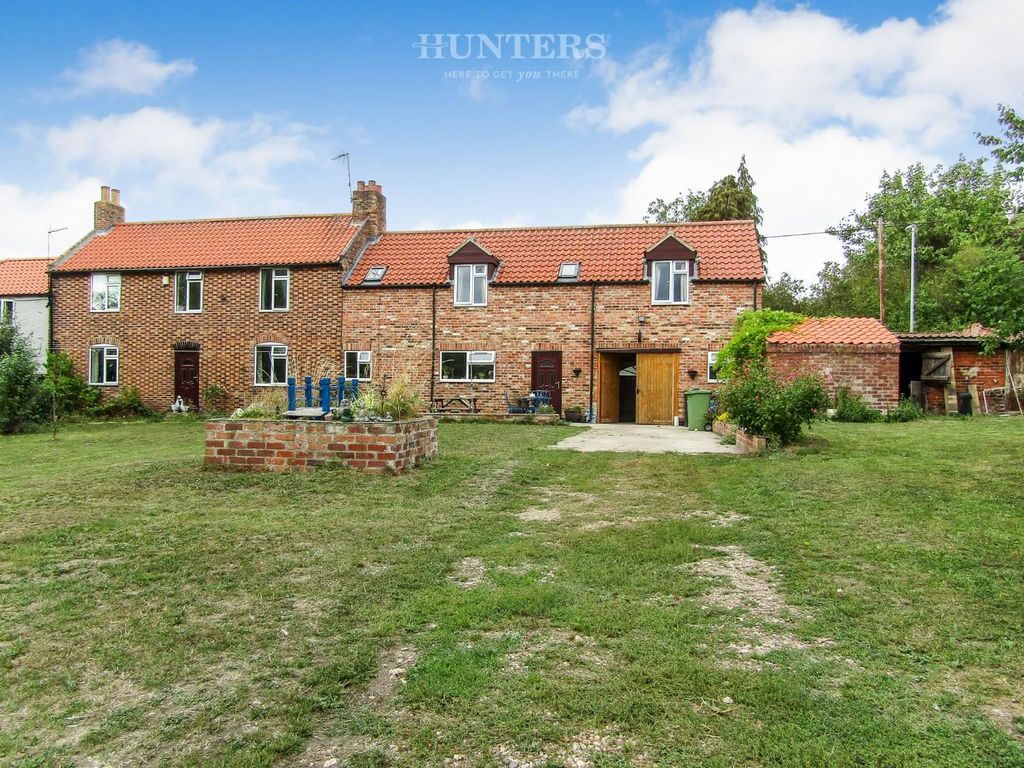 4 bed semidetached house for sale in Wapping Lane, Marton