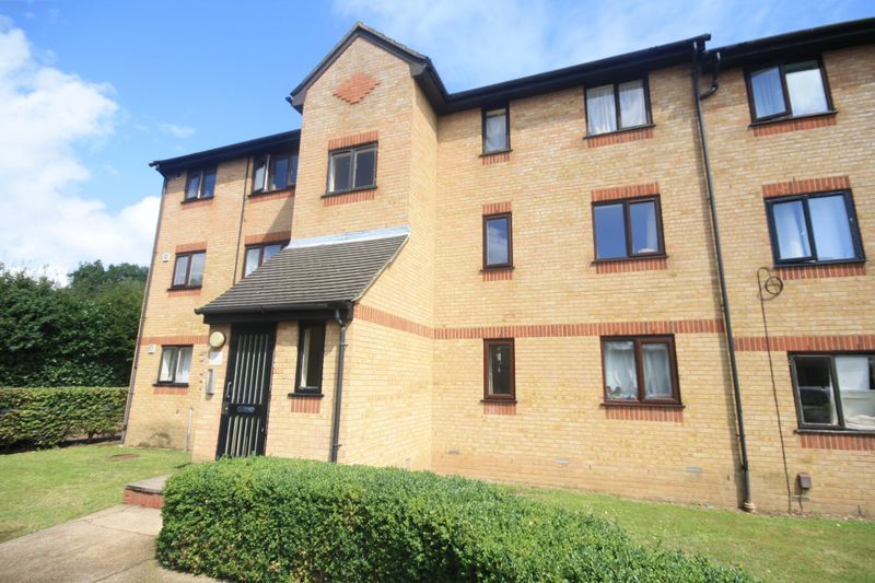 2 bed flat to rent in Dehavilland Close, Northolt UB5, £1,450 pcm Zoopla