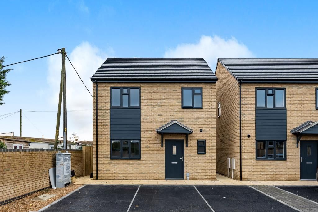 New home, 3 bed detached house for sale in Banwell Close, Carterton