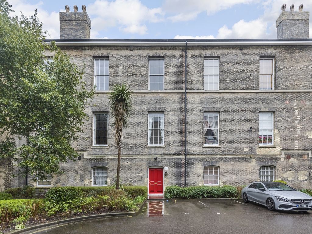 2 bed flat to rent in Royal Herbert Pavilions, Gilbert Close, London