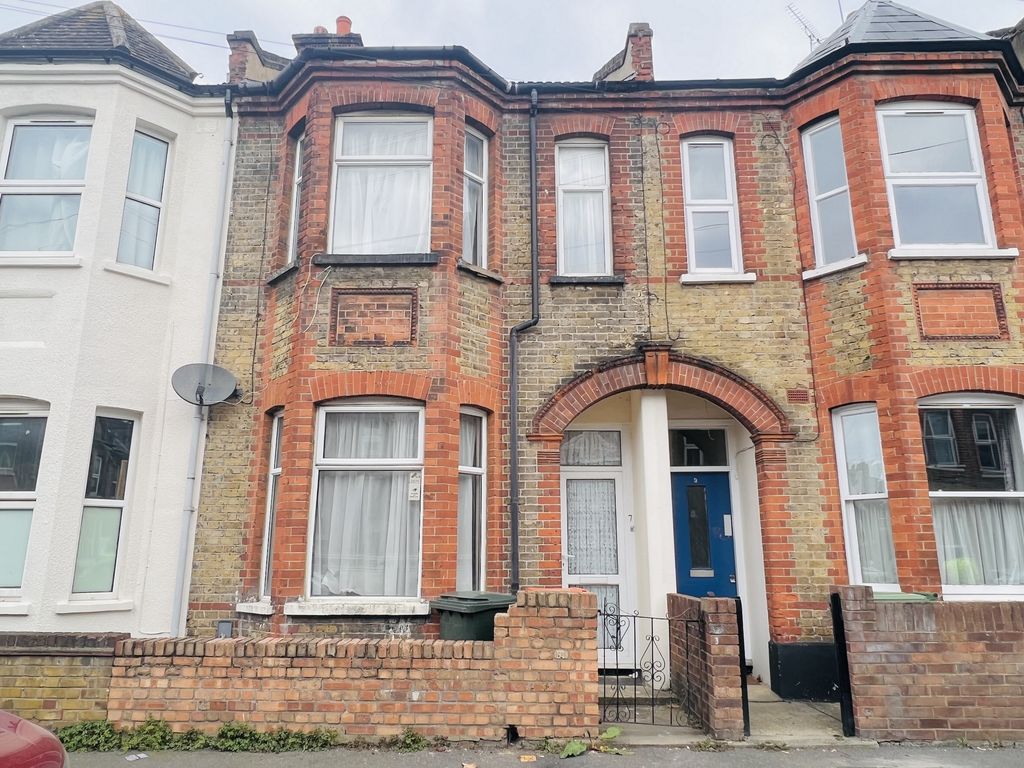 3 bed terraced house to rent in Bingley Road, London E16 Zoopla