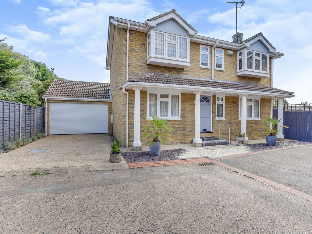 4 bed detached house for sale in The Rodings, LeighOnSea SS9 Zoopla