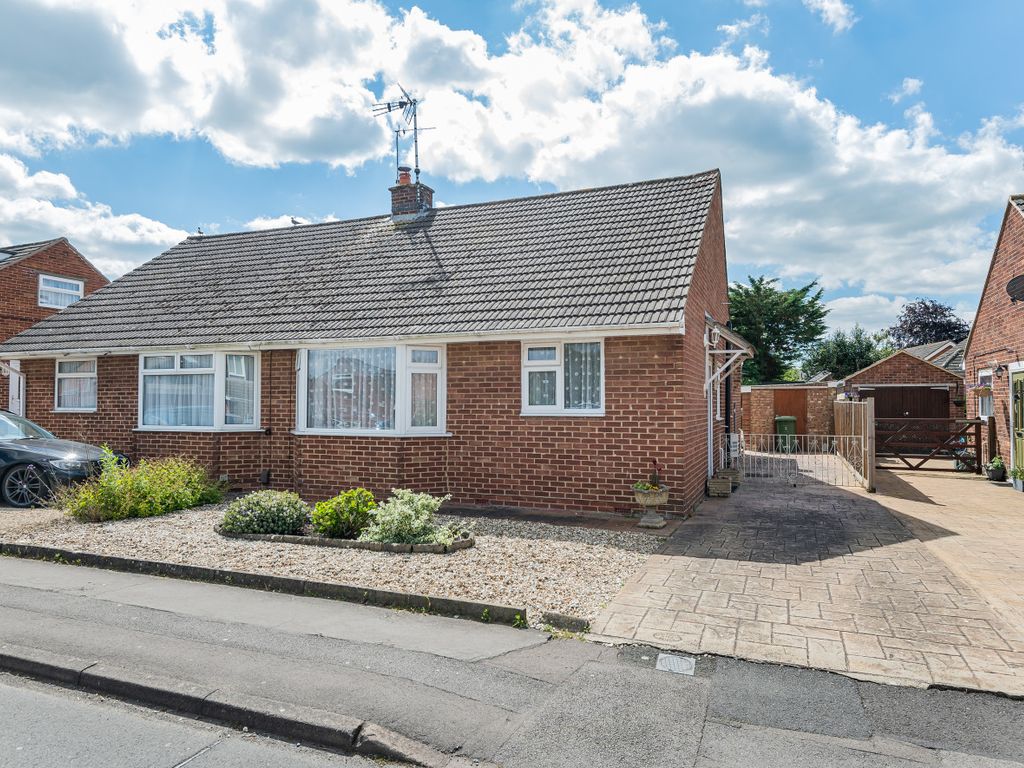 2 bed bungalow for sale in Dunbar Road, Wroughton, Swindon SN4 Zoopla