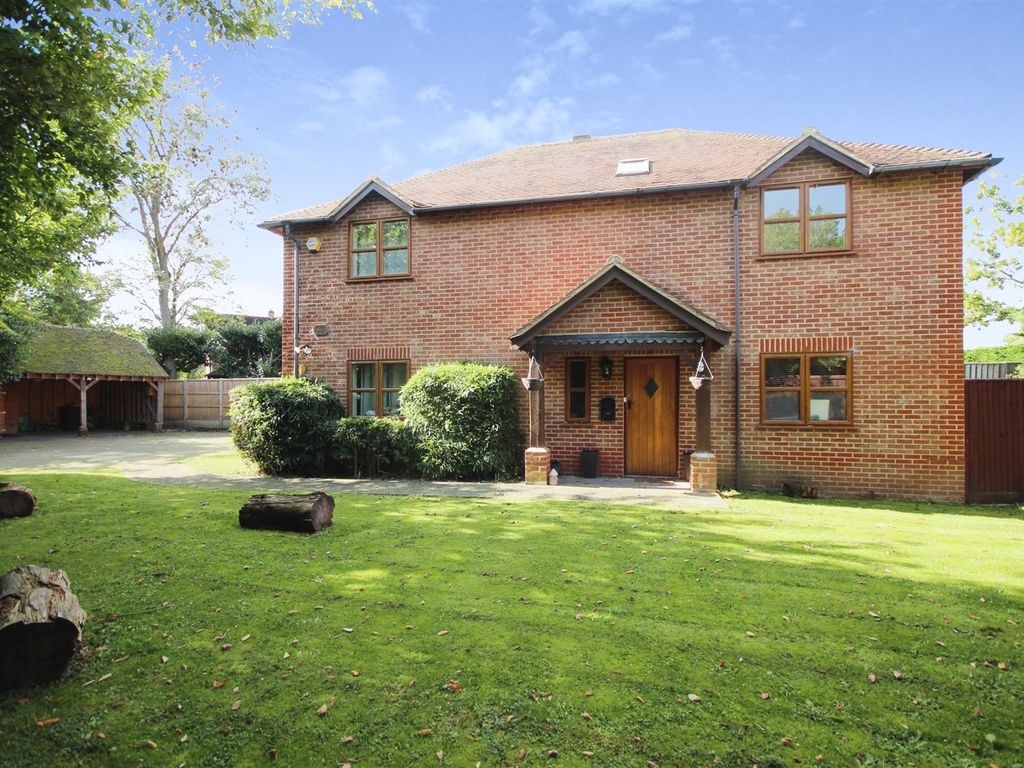 4 bed detached house for sale in Wokingham Road, Hurst, Reading RG10, £