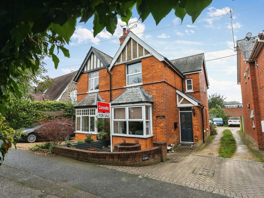3 bed semidetached house for sale in Crown Villas, Ludgershall