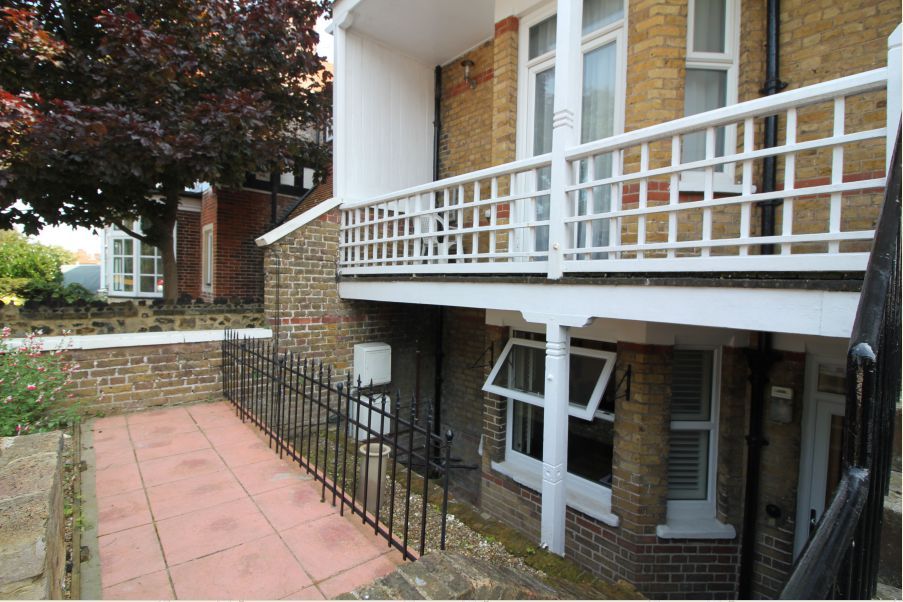 1 bed flat for sale in Cuthbert Road, WestgateOnSea CT8 Zoopla
