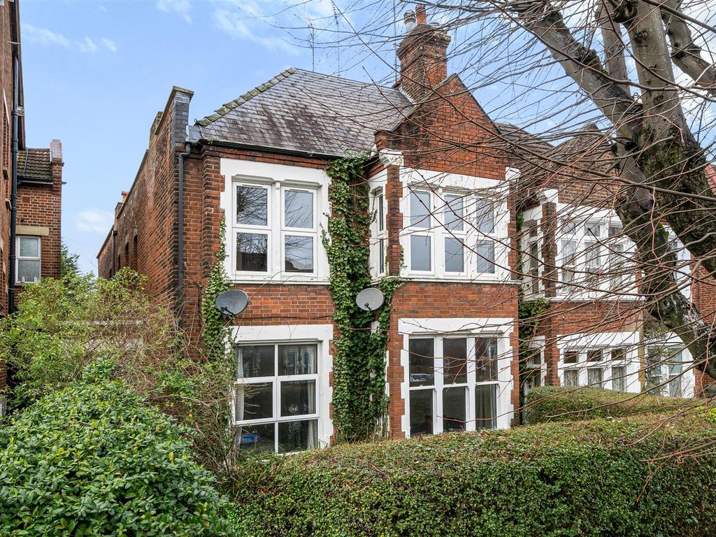 4 bed flat for sale in Blenheim Gardens, London NW2, £799,950 Zoopla