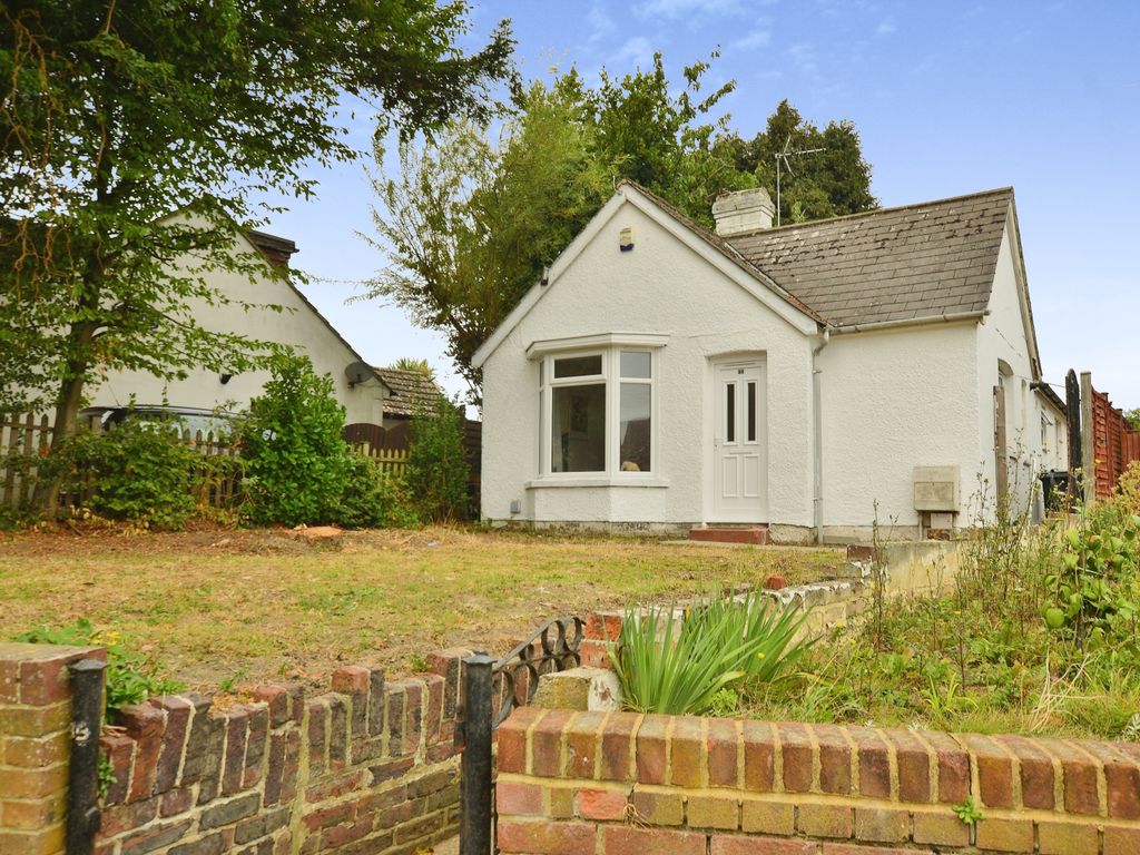 3 bed bungalow for sale in Bentley Road, Willesborough, Ashford TN24, £