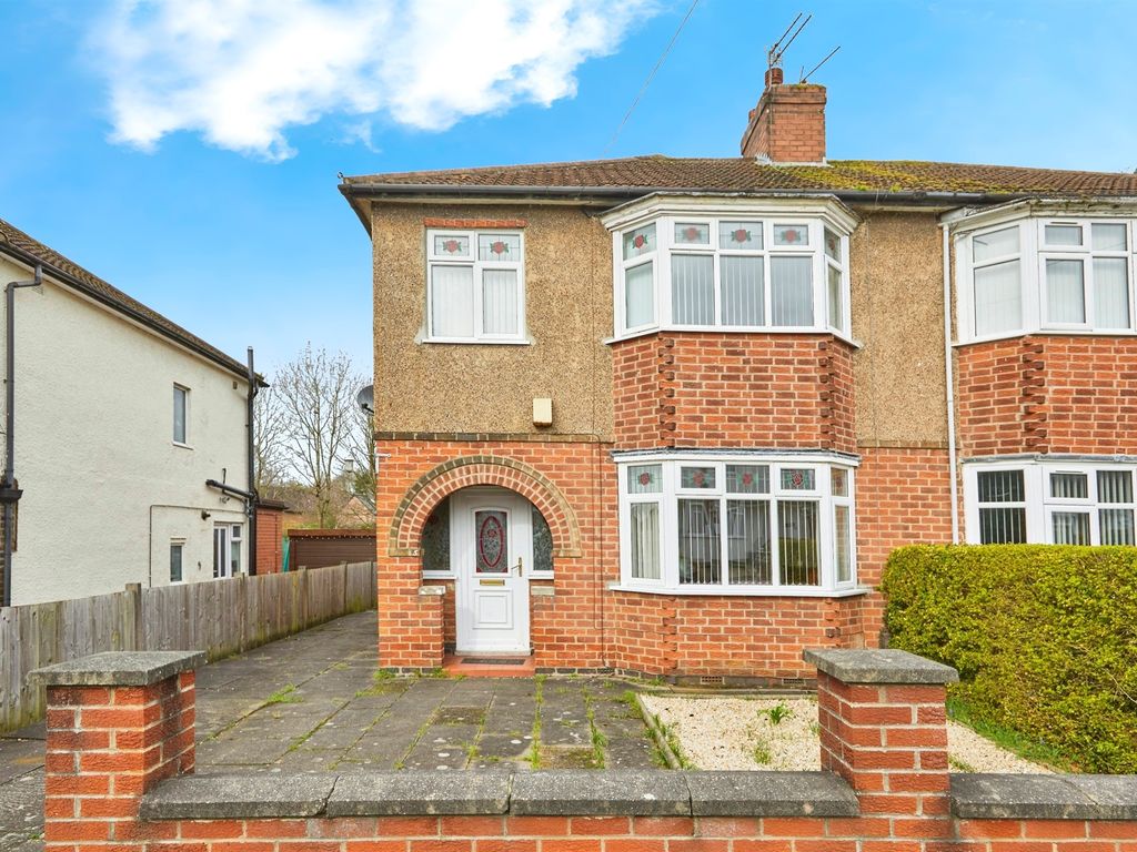 3 bed semidetached house for sale in Chesterton Avenue, Sunnyhill