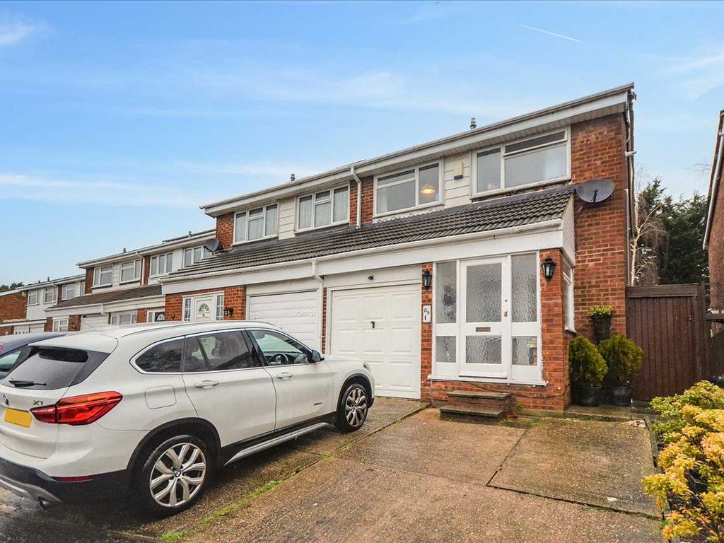 3 bed semidetached house to rent in View Close, Chigwell IG7 Zoopla