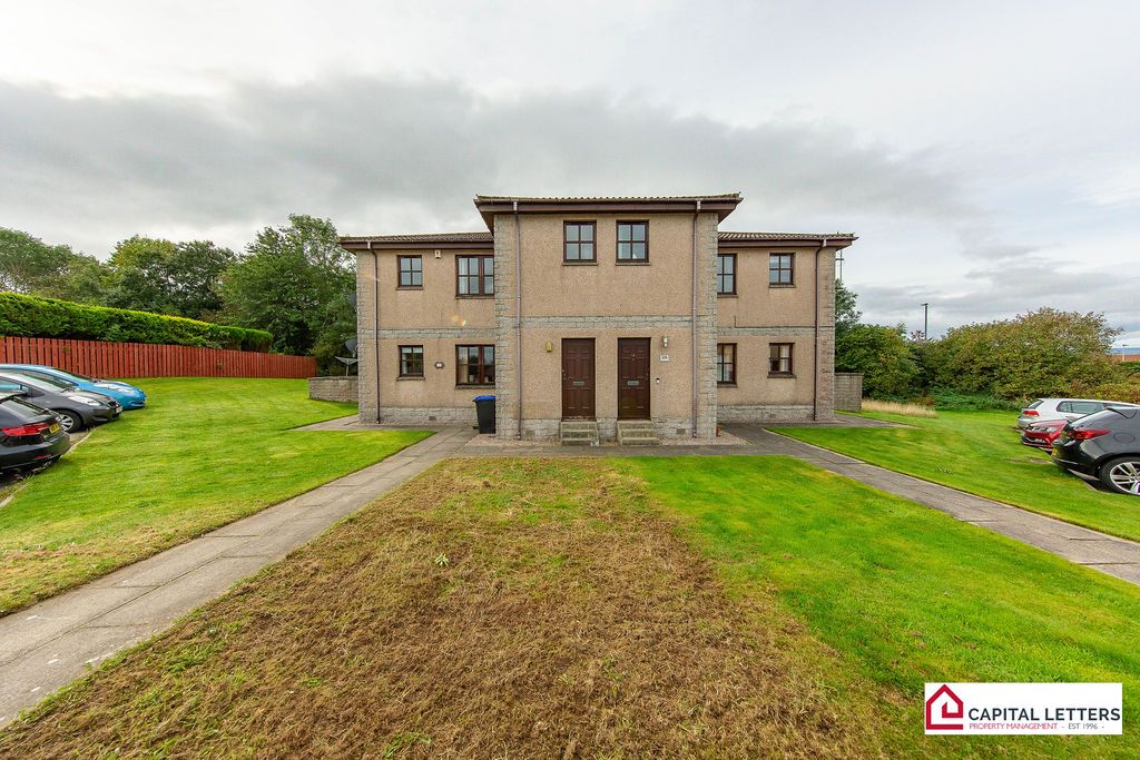 2 bed penthouse to rent in Broadstraik Avenue, Westhill, Aberdeenshire