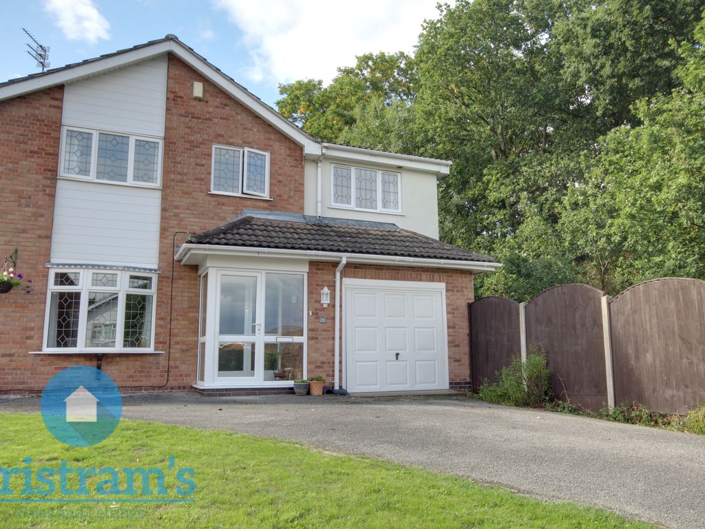 5 bed detached house for sale in Latimer Drive, Bramcote, Nottingham
