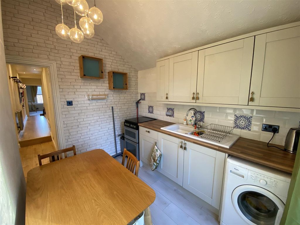 1 bed flat for sale in Priory Road, Dartford DA1, £185,000 Zoopla