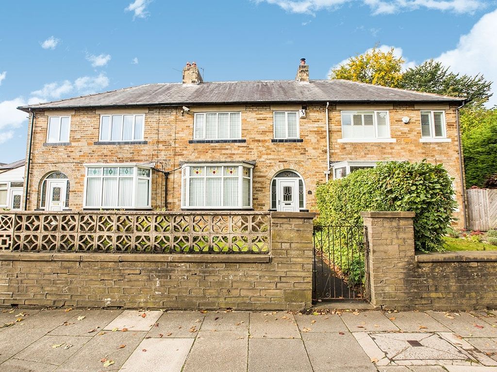 3 bed terraced house to rent in Huddersfield Road, Halifax, West