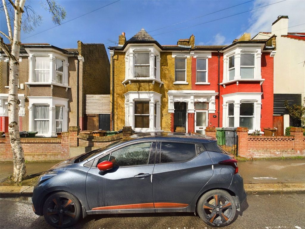 3 bed semidetached house to rent in Hatherley Road, Walthamstow