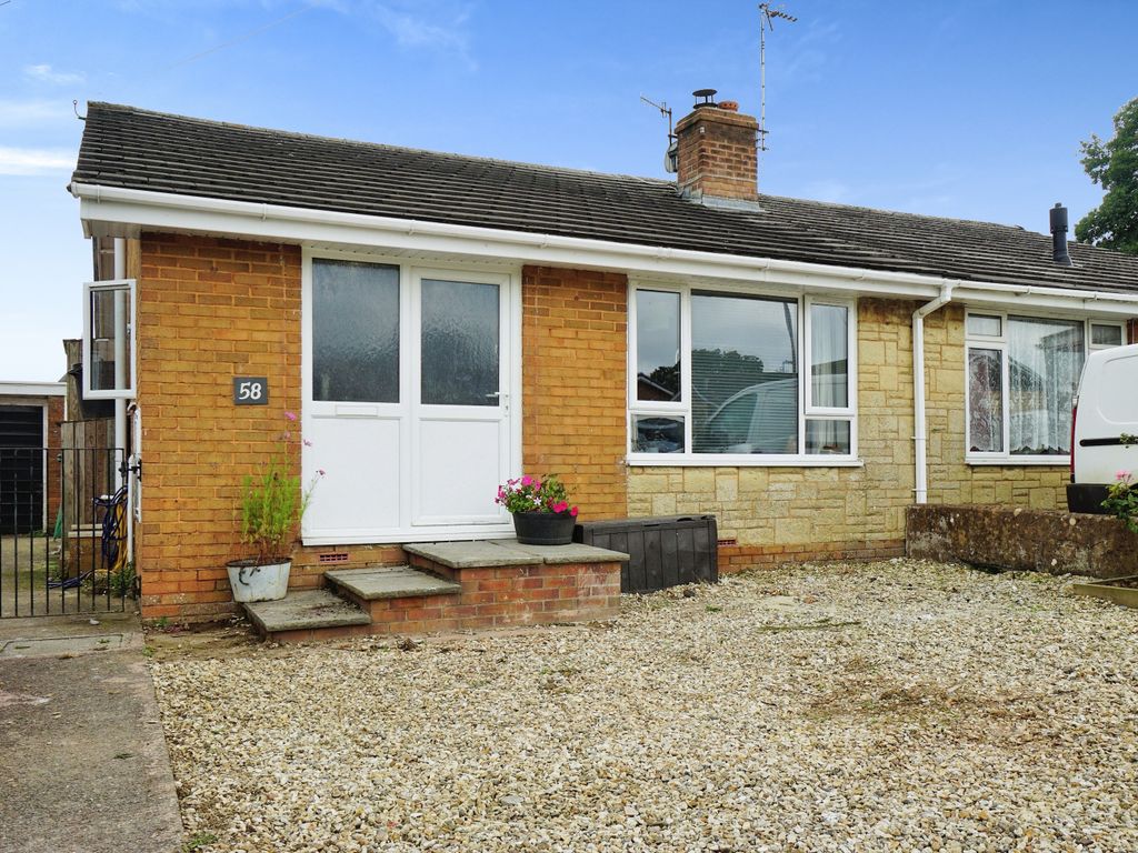 2 bed semidetached bungalow for sale in Castle Park, Cullompton EX15