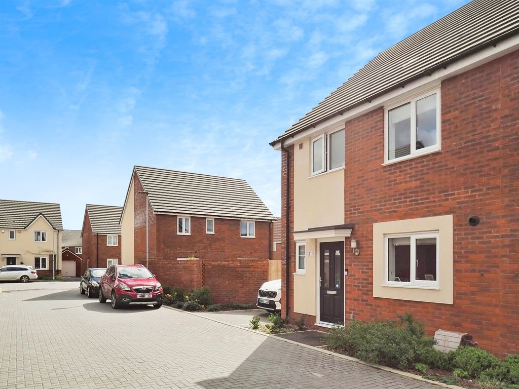 3 bed semidetached house for sale in Hornell Close, Longhedge