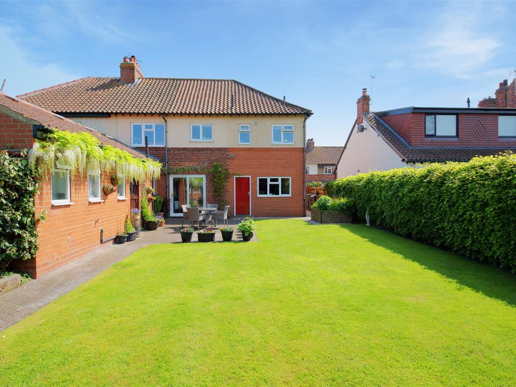 4 bed semidetached house for sale in Myrtle Avenue, York