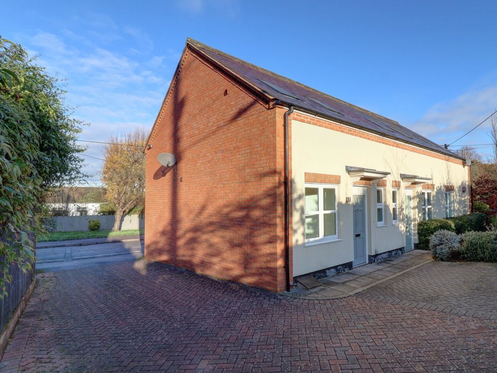 2 bed end terrace house for sale in Road, Princes Risborough